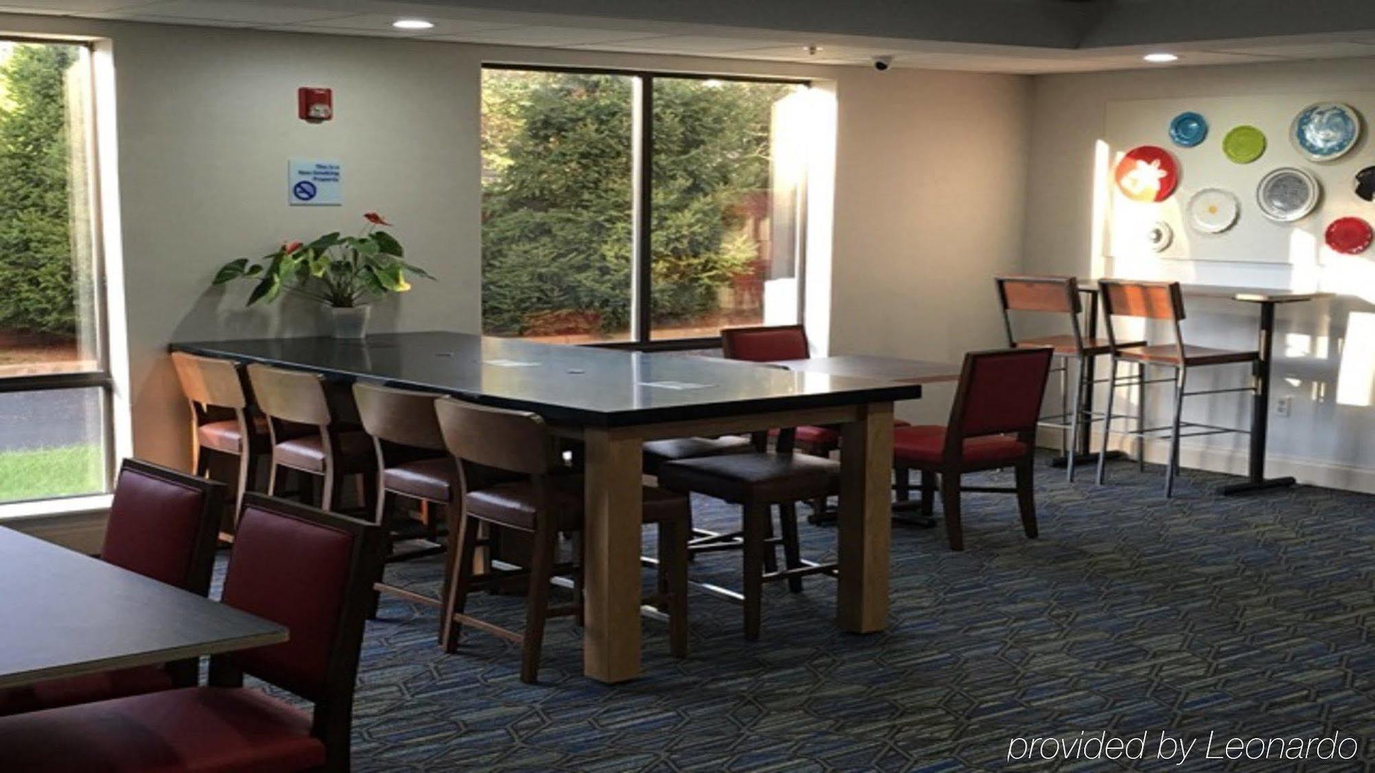 Hotel Express Northeast By Ihg Louisville-Jefferson County
