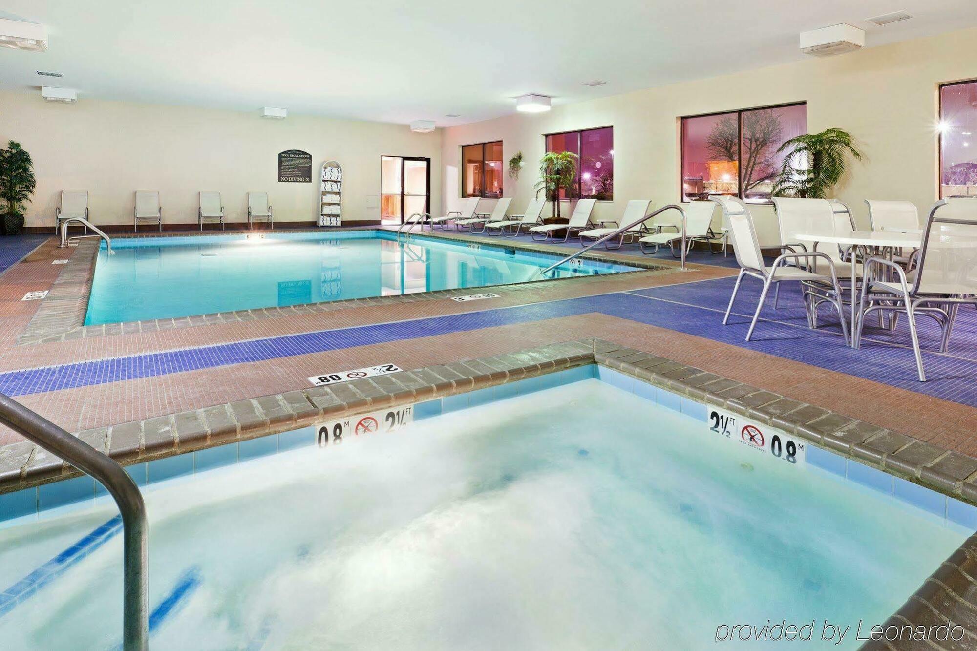 Express Northeast By Ihg 2* Louisville-Jefferson County